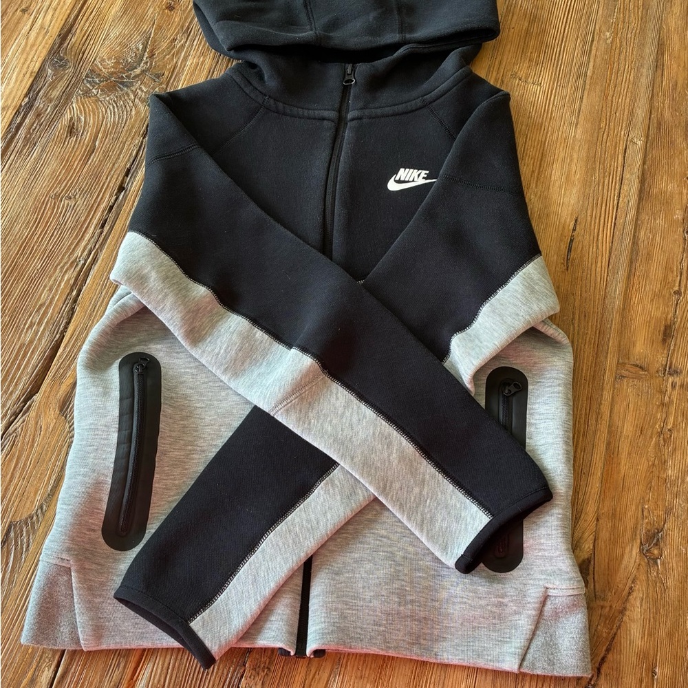 Nike Kids Black and Gray Nike tech - Picture 2 of 11